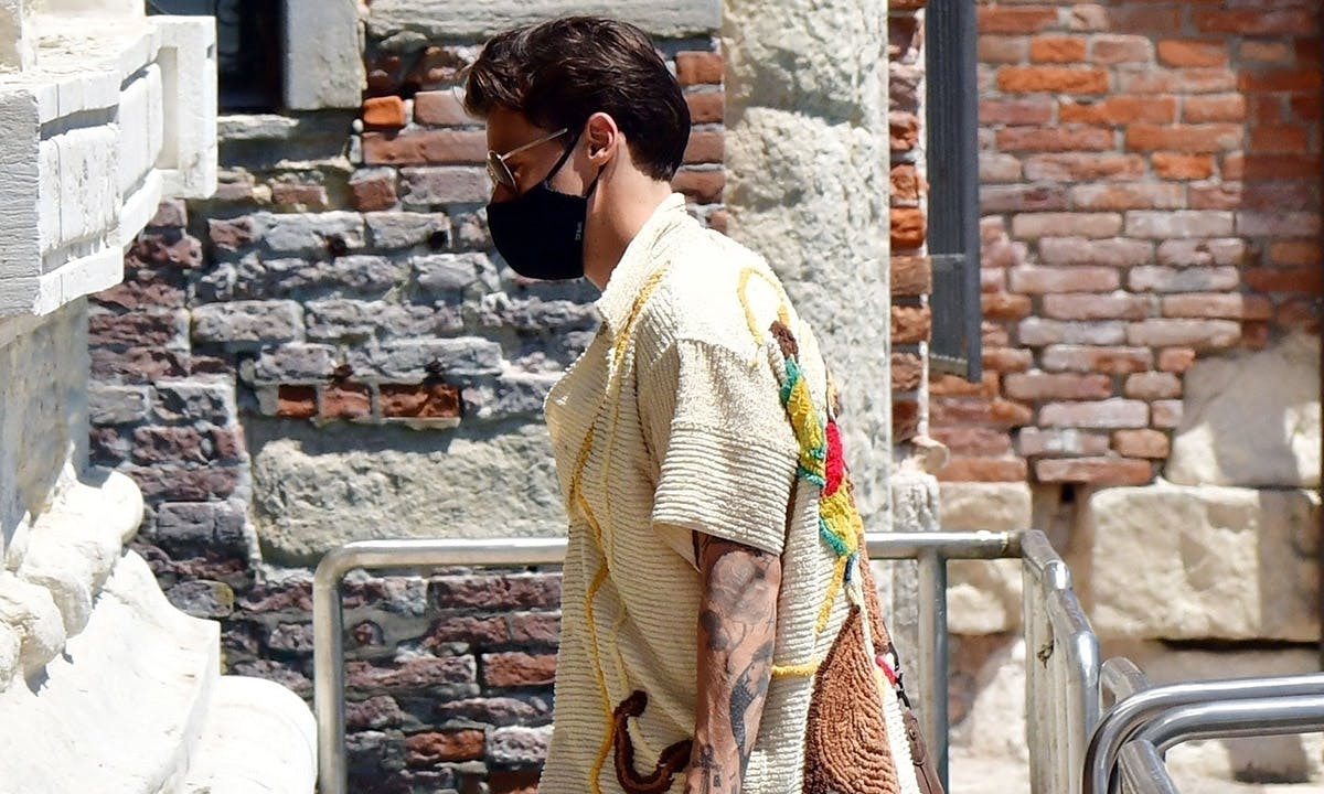 Harry Styles' Venice Outfit Shows How to Do Vacation Looks