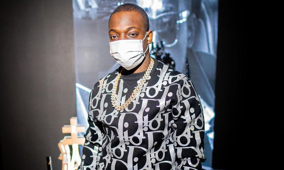 Bobby Shmurda wearing his mask like a good citizen
