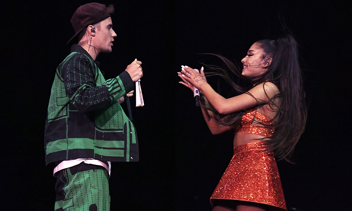 Justin Bieber (L) performs with Ariana Grande at Coachella Stage
