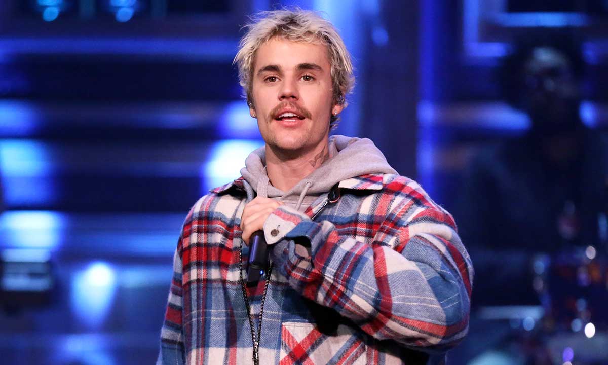 Justin Bieber performing on Jimmy Fallon