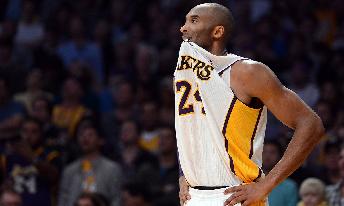 Kobe Bryant watches Lakers game wearing #24 jersey