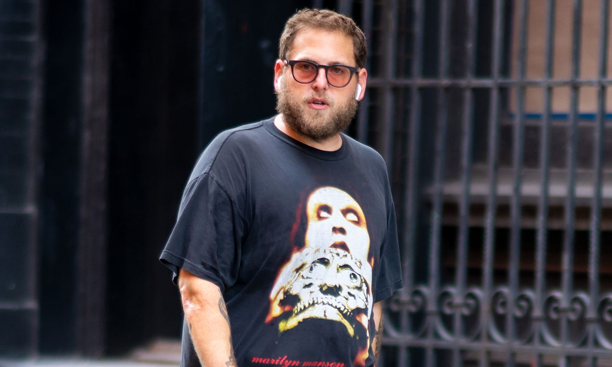 Jonah Hill glasses AirPods