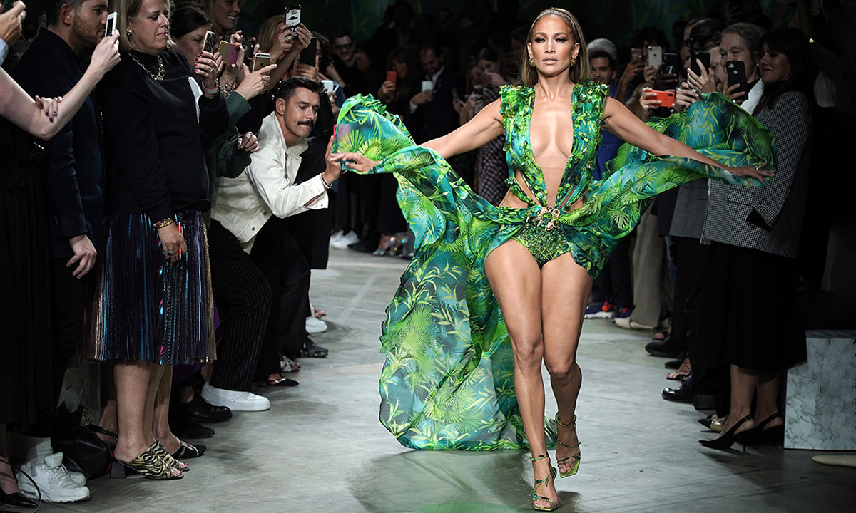 jennifer lopez green versace dress milan fashion week feat