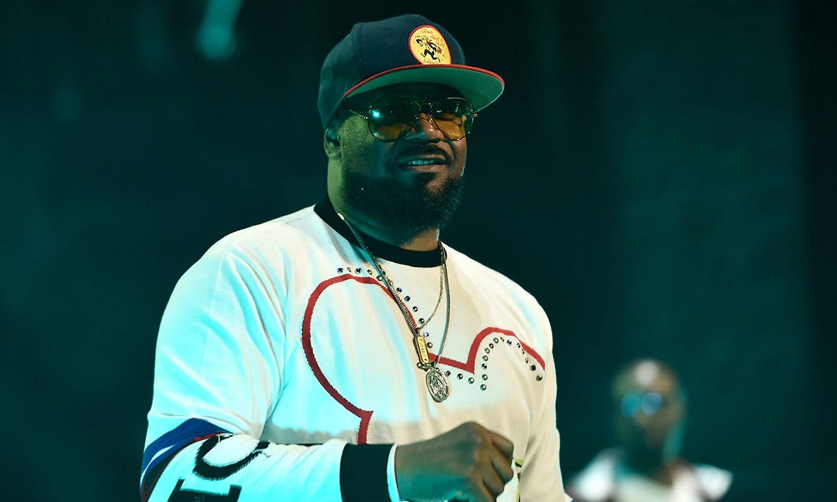 ghostface kills performs white sweater shades