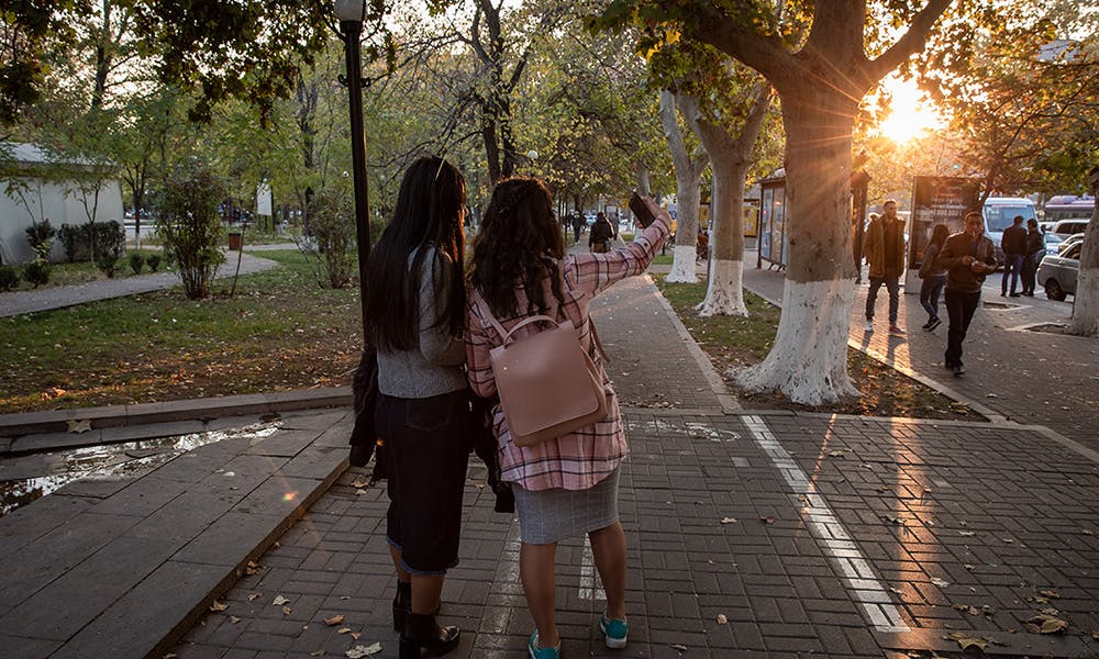 Ереван женщины. Ереванские девушки. Девушки Еревана фото. Сайт женщина в Ереване. Армянские женщины на улице