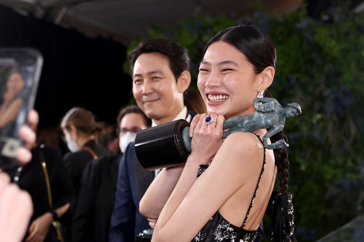 Squid Game' Star Hoyeon Jung in Louis Vuitton at 2022 SAG Awards – WWD