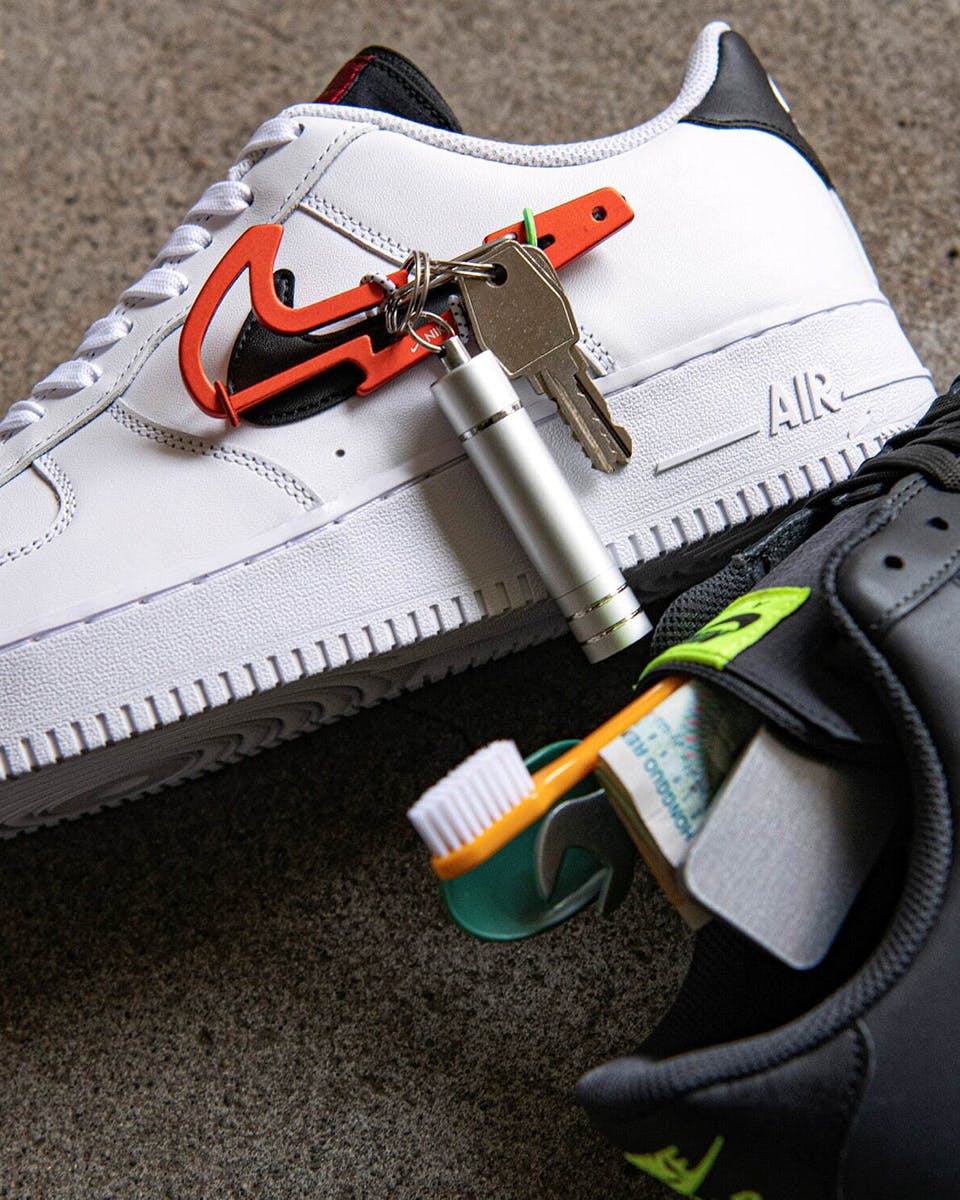 Nike Air Force 1 Low Carabiner Swoosh