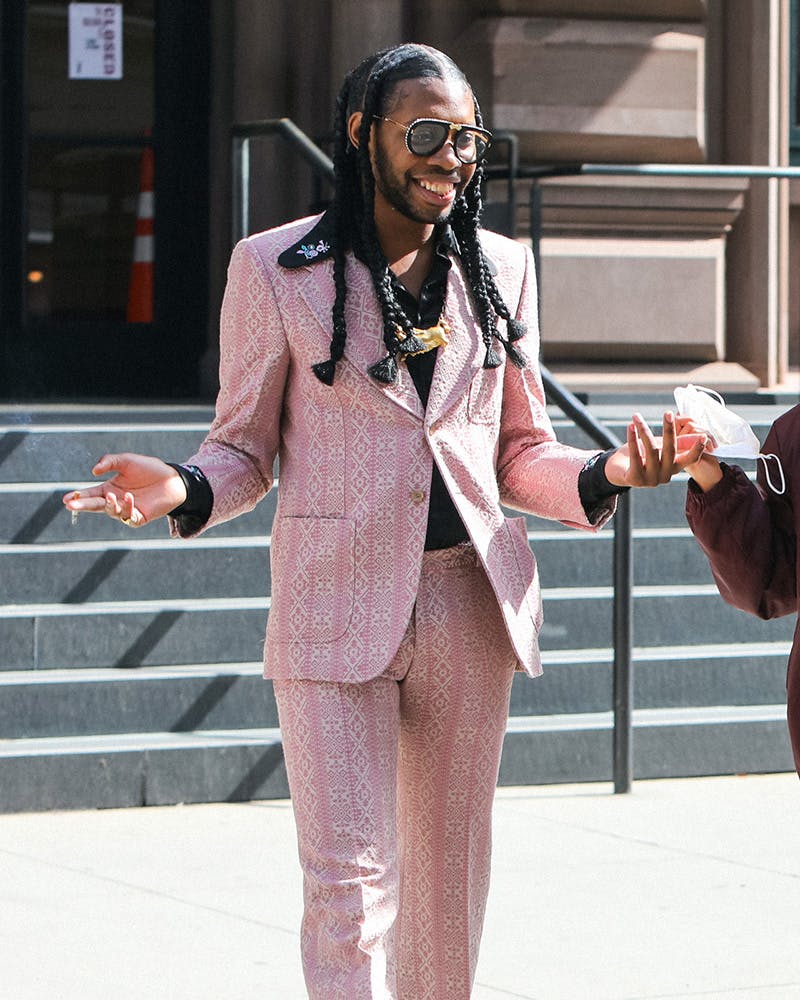 1970s PORTRAIT OF SMILING AFRICAN AMERICAN BUSINESSMAN SALESMAN IN GLEN  PLAID SUIT AND TIE WITH AFRO HAIR STYLE HOLDING LEATHER BRIEFCASE - Stock  Photo - Masterfile - Rights-Managed, Artist: ClassicStock, Code:  846-05647402