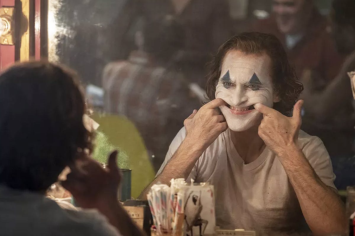 Joaquin Phoenix’s Joke grinning in mirror