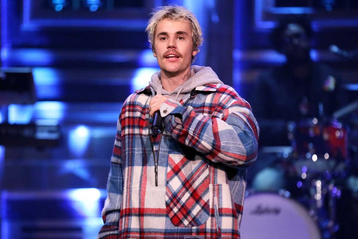 Justin Bieber performing on Jimmy Fallon