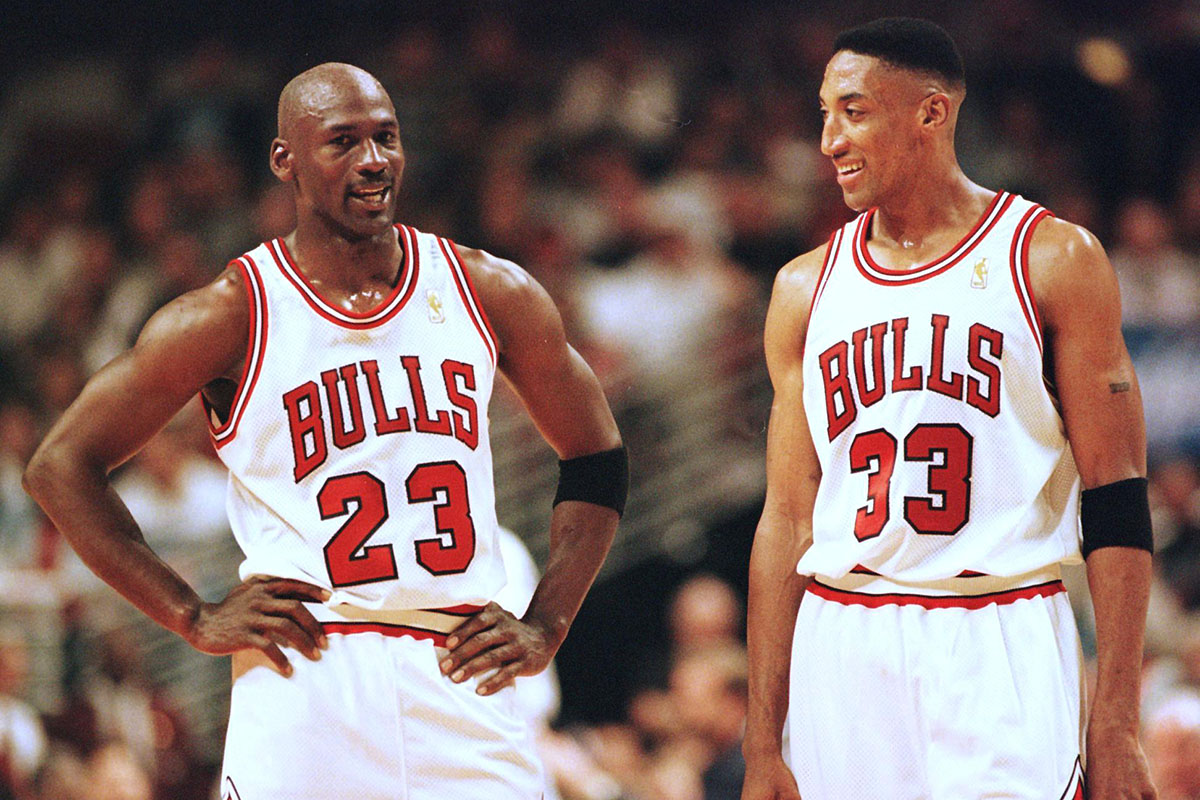 Michael Jordan (L) and Scottie Pippen (R) of the Chicago Bulls talk during the final minutes of their game