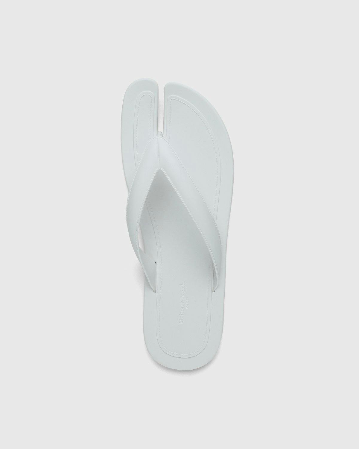 Maison Margiela - Tabi Flip-Flops White - Footwear - White - Image 1