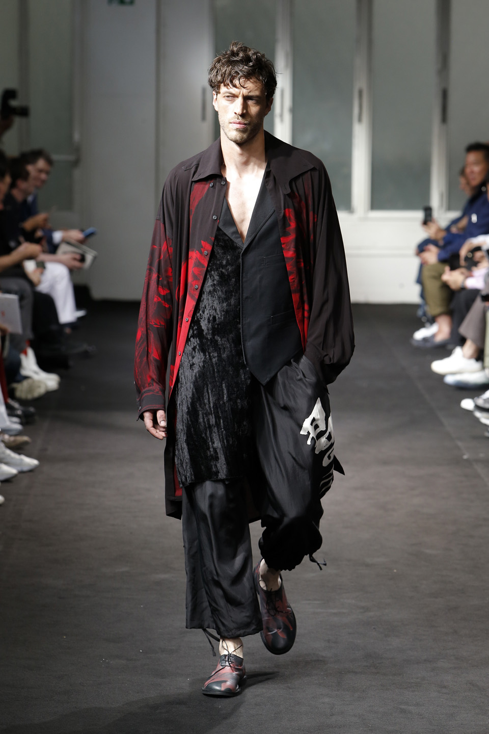 YYH SS19 LOOK 22 MODEL ALIK TEXEIRA PHOTO MONICA FEUDI PFW18 Spring/Summer 2019 runway