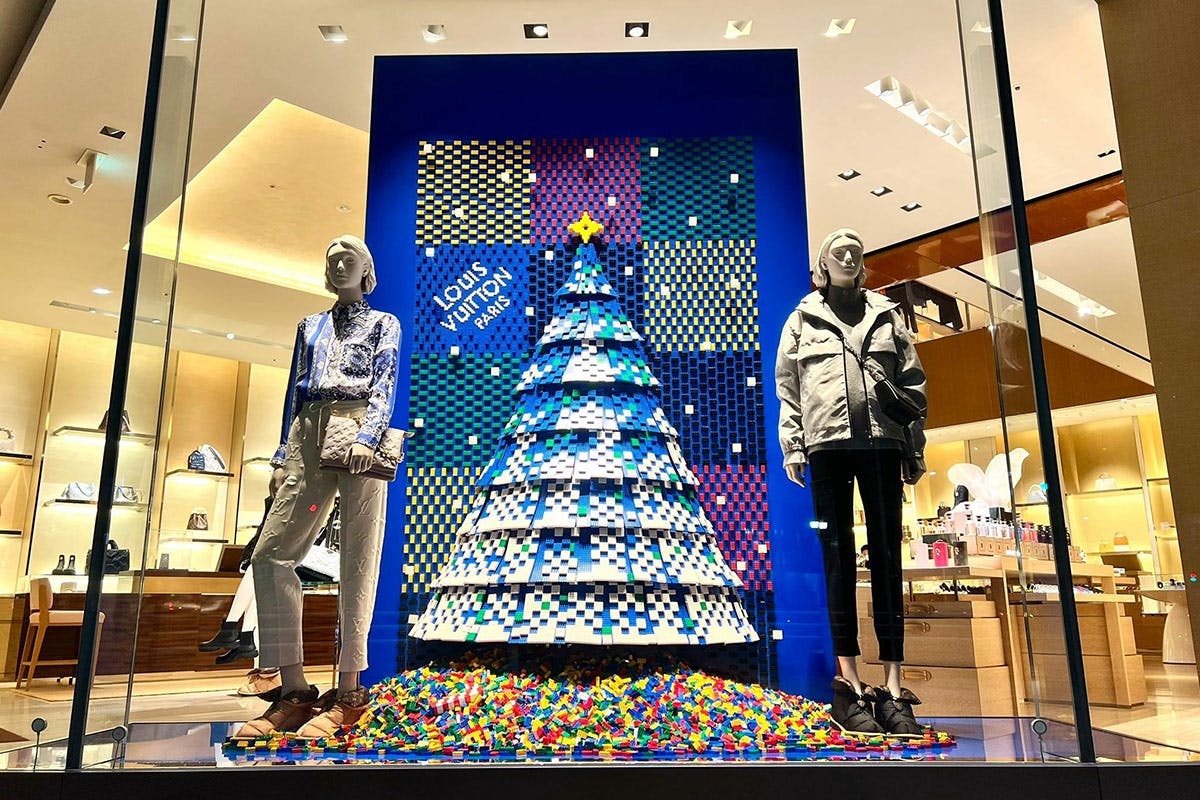 vuitton christmas window