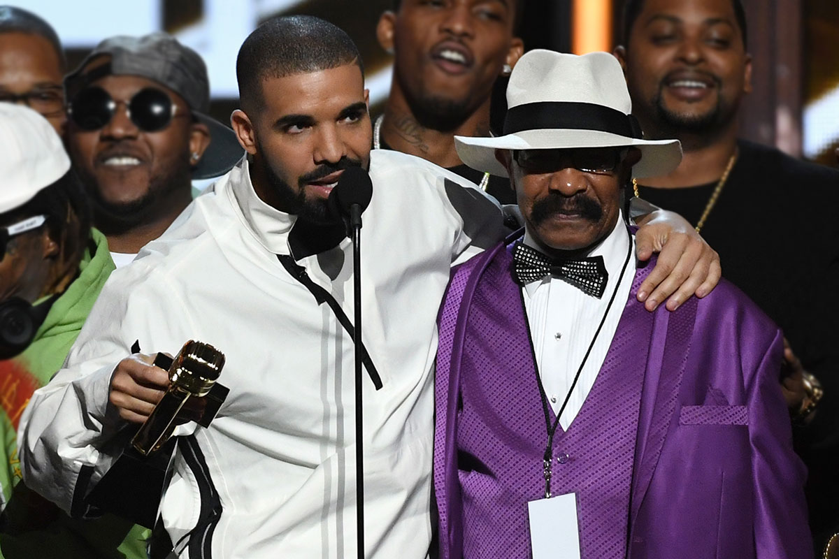 Drake and father Dennis Graham accepting award