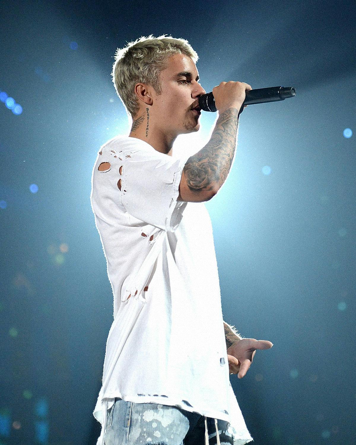 Short shorts? In winter? Justin Bieber says yes!