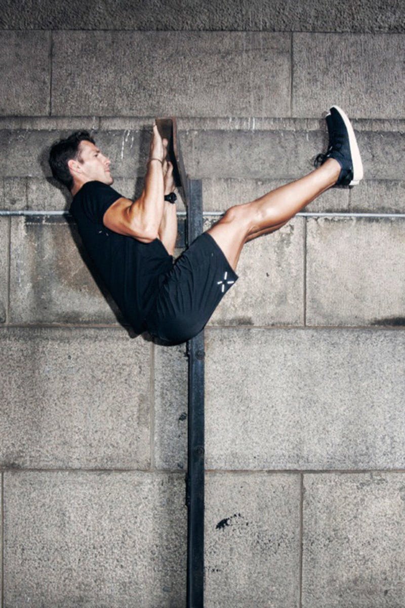 athlete wearing TEN THOUSAND sports set while working out