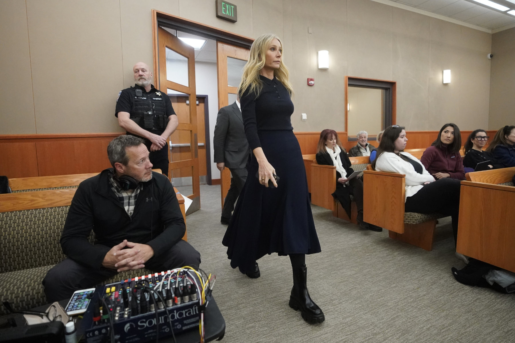 Gwyneth Paltrow walking into a Utah courtroom