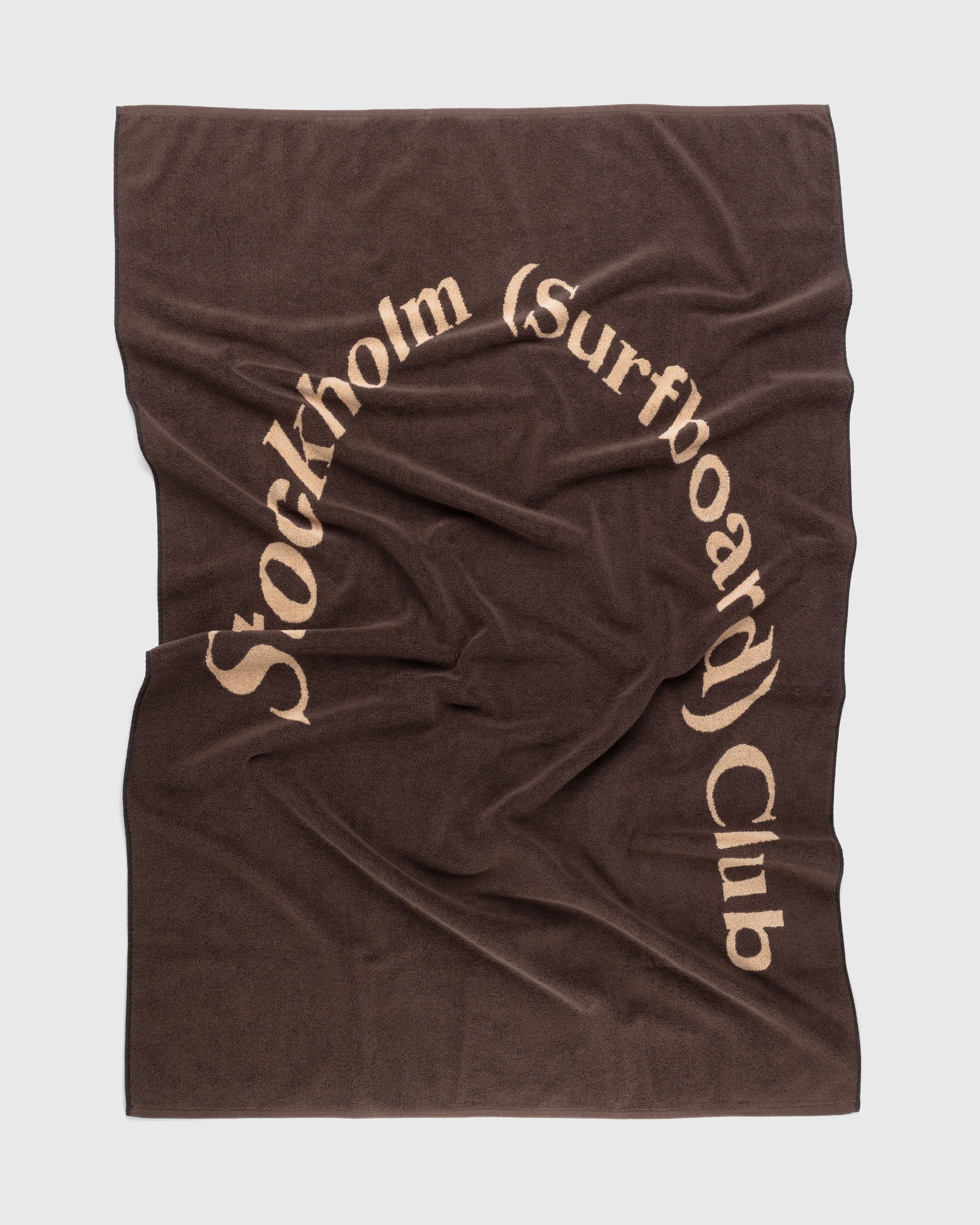 Stockholm Surfboard Club - Jacquard Logo Towel Cedar - Lifestyle - Brown - Image 1