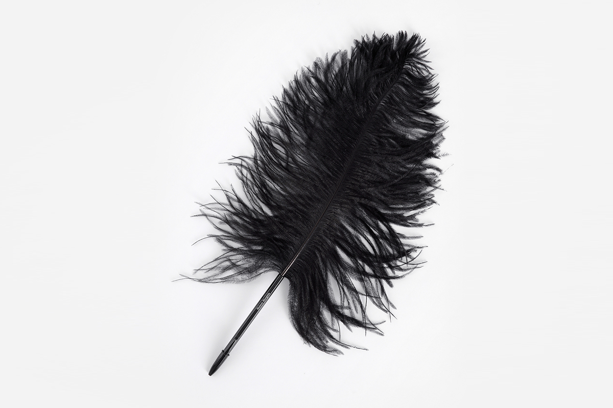 feather pen main Maison Margiela antonioli