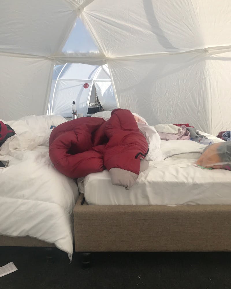 Emily Ratajkowksi Fyre Festival bella hadid