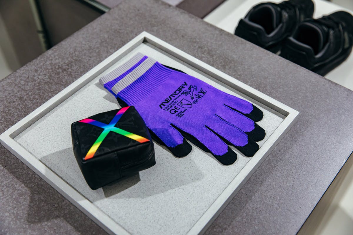 LOUIS VUITTON BY VIRGIL ABLOH FW19 SHOW GLOVE