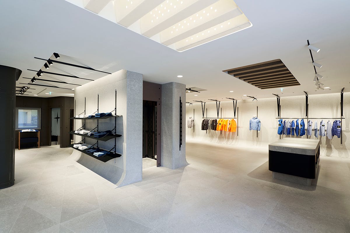 Island store. Stone Island Outlet Milano. Флагманский бутик Stone Island в Риме.