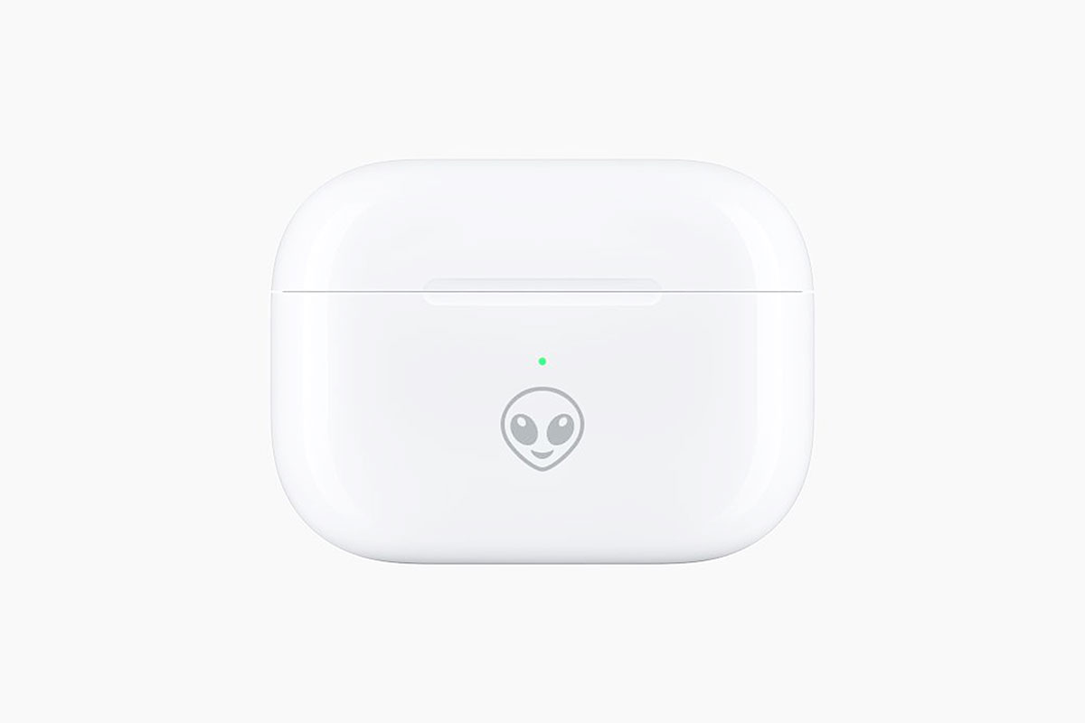 apple air pods case with alien emoji engraved
