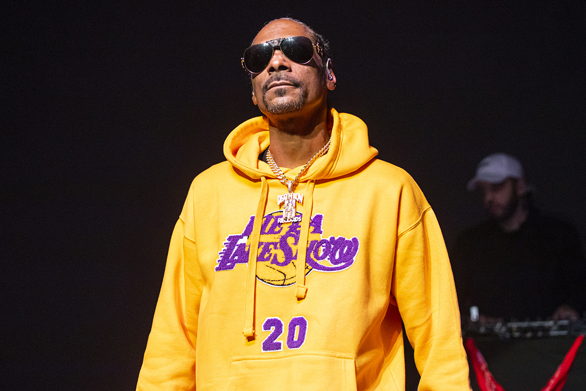 Snoop Dogg sunglasses Lakers hoodie