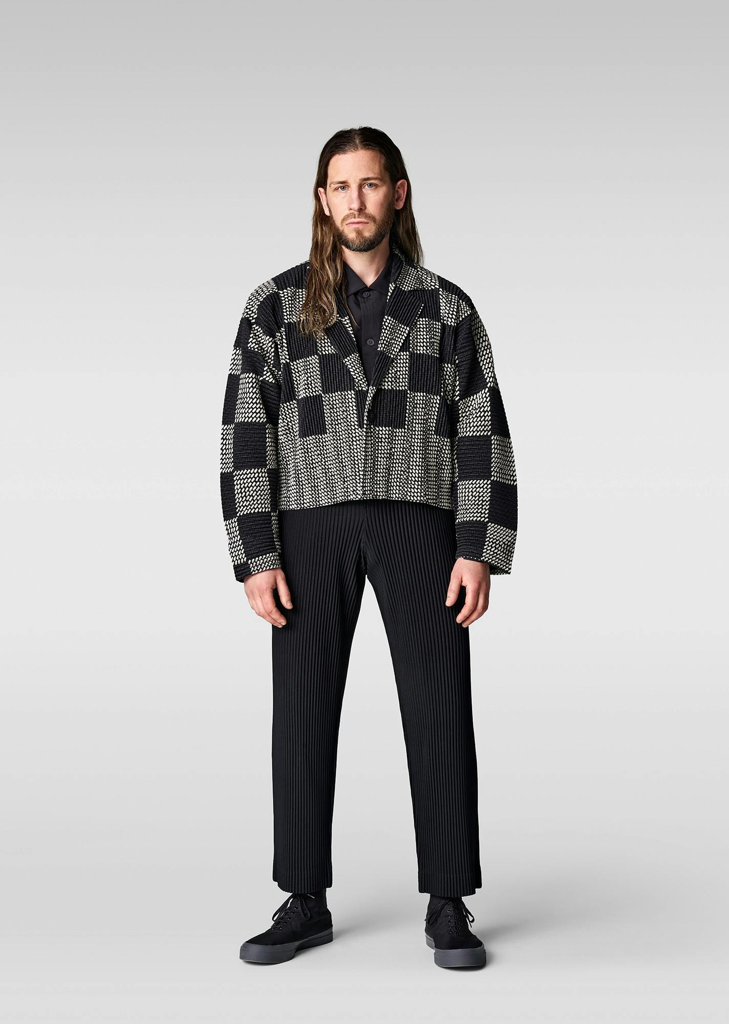 MONTHLY COLOR NOVEMBER – ISSEY MIYAKE ONLINE STORE
