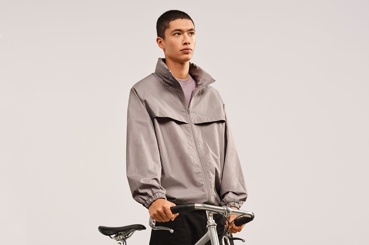 uniqlo u spring summer 2022 ss22 collection collab release date info buy cristophe lemaire menswear womenswear drop list price colorway tee shirt pants jacket shirt store list january 2022