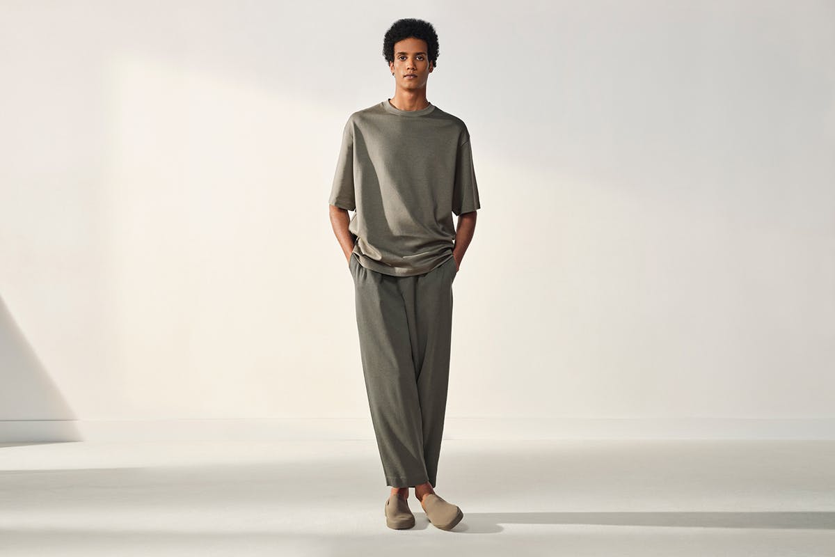 uniqlo u spring summer 2022 ss22 collection collab release date info buy cristophe lemaire menswear womenswear drop list price colorway tee shirt pants jacket shirt store list january 2022