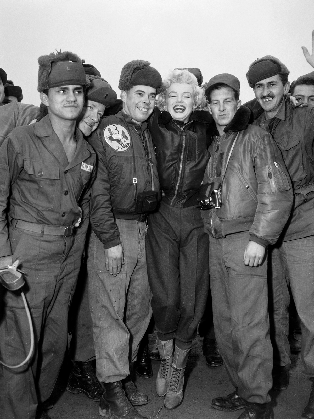 Maryling Monroe with Aviators bomber-jackets-2-05