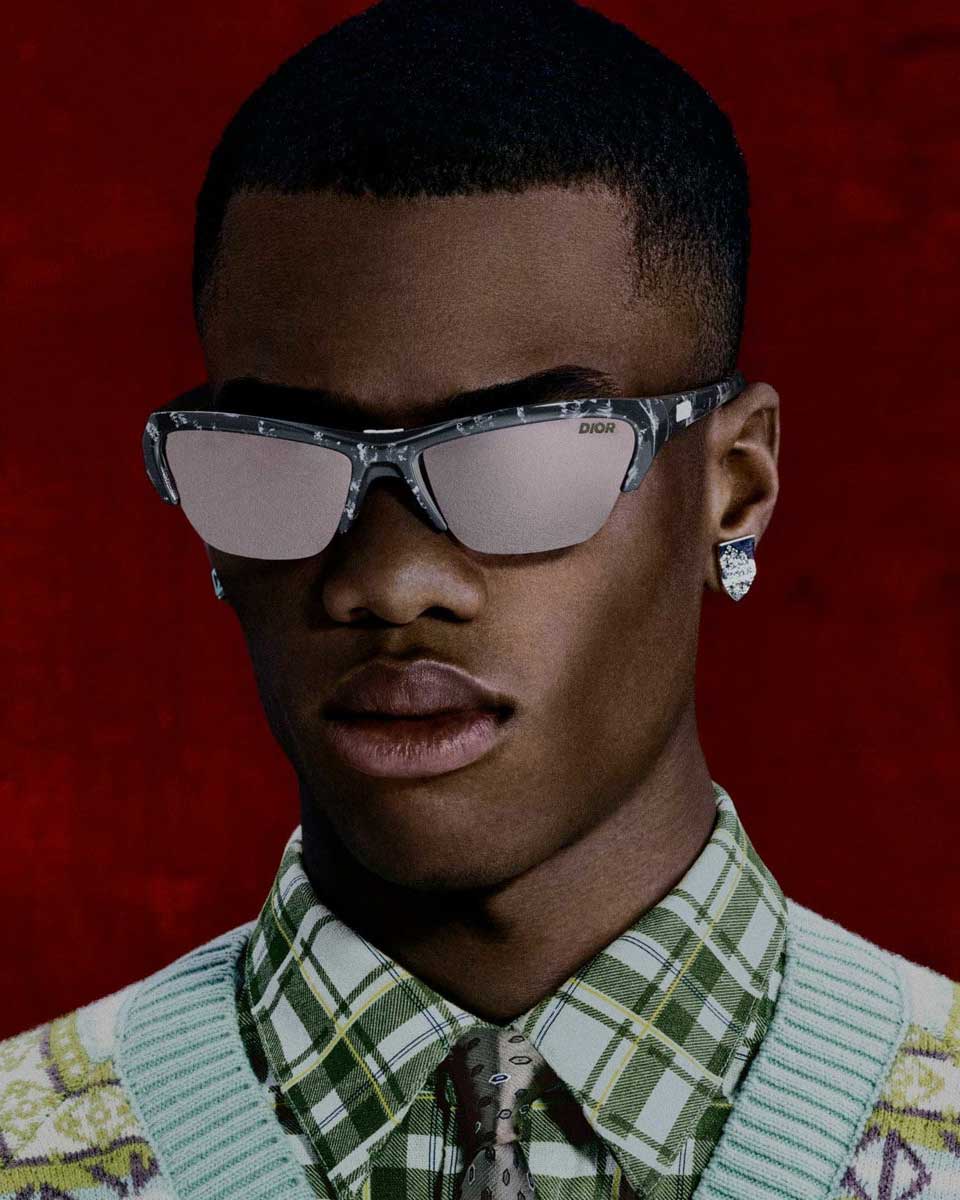 model wearing dior sunglasses, Fall winter 2022 collection