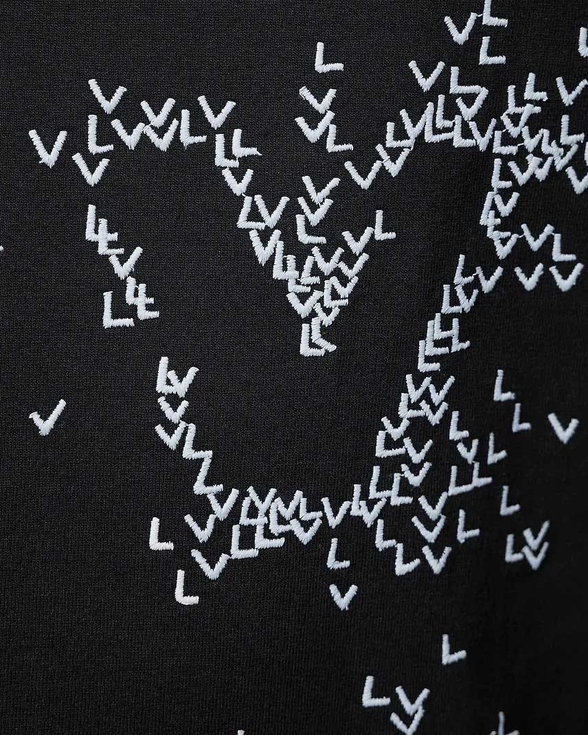 Louis Vuitton on X: #LVMenFW20 Cut out and reassembled. A selection of  “craquelure” looks from #VirgilAbloh's latest #LouisVuitton Collection  presented at the Jardin des Tuileries in Paris. Watch the show on Twitter