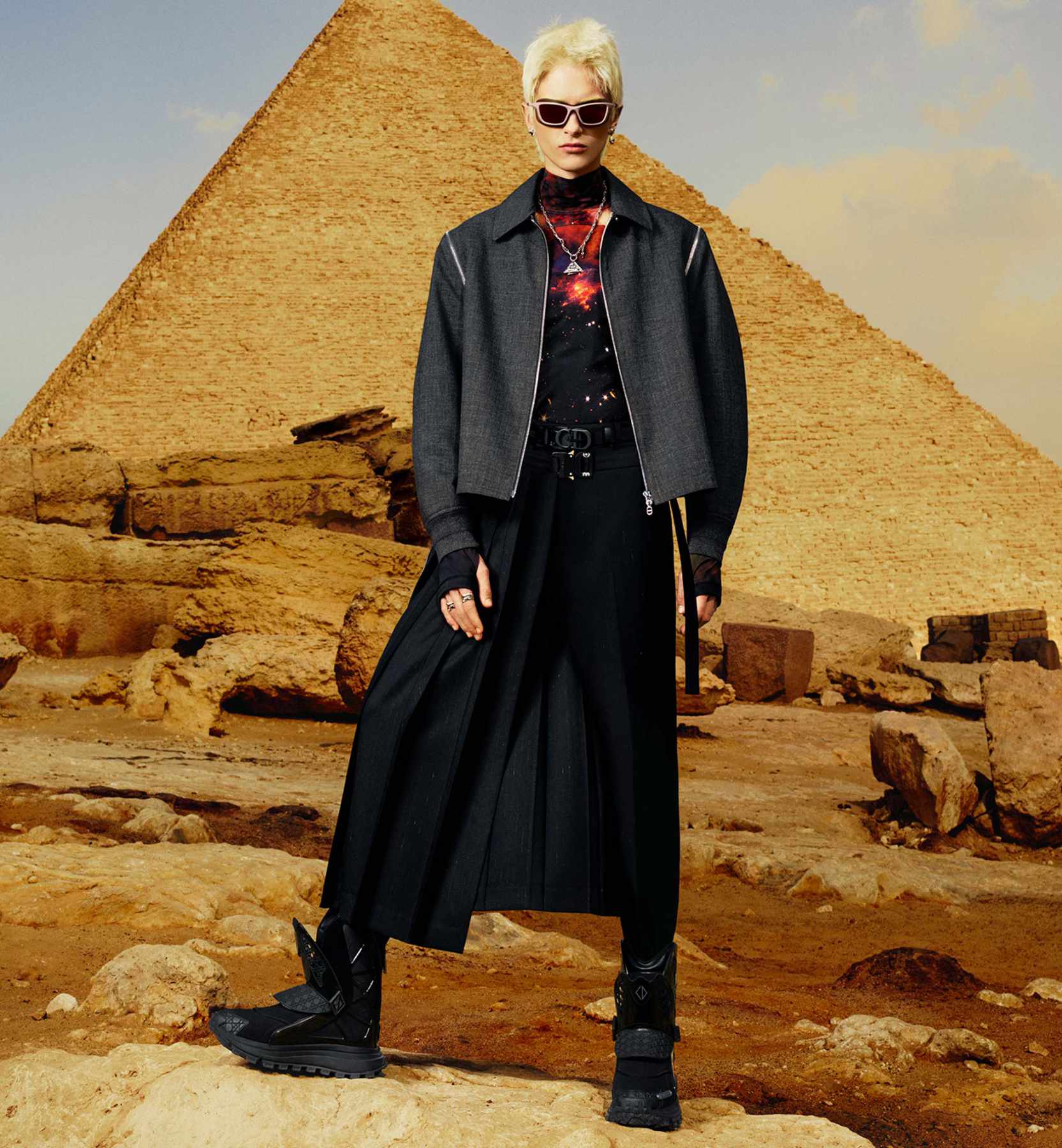 Dior Men's Designer Kim Jones Staged a Runway Spectacle Against the  Backdrop of the Ancient Egyptian Pyramids of Giza