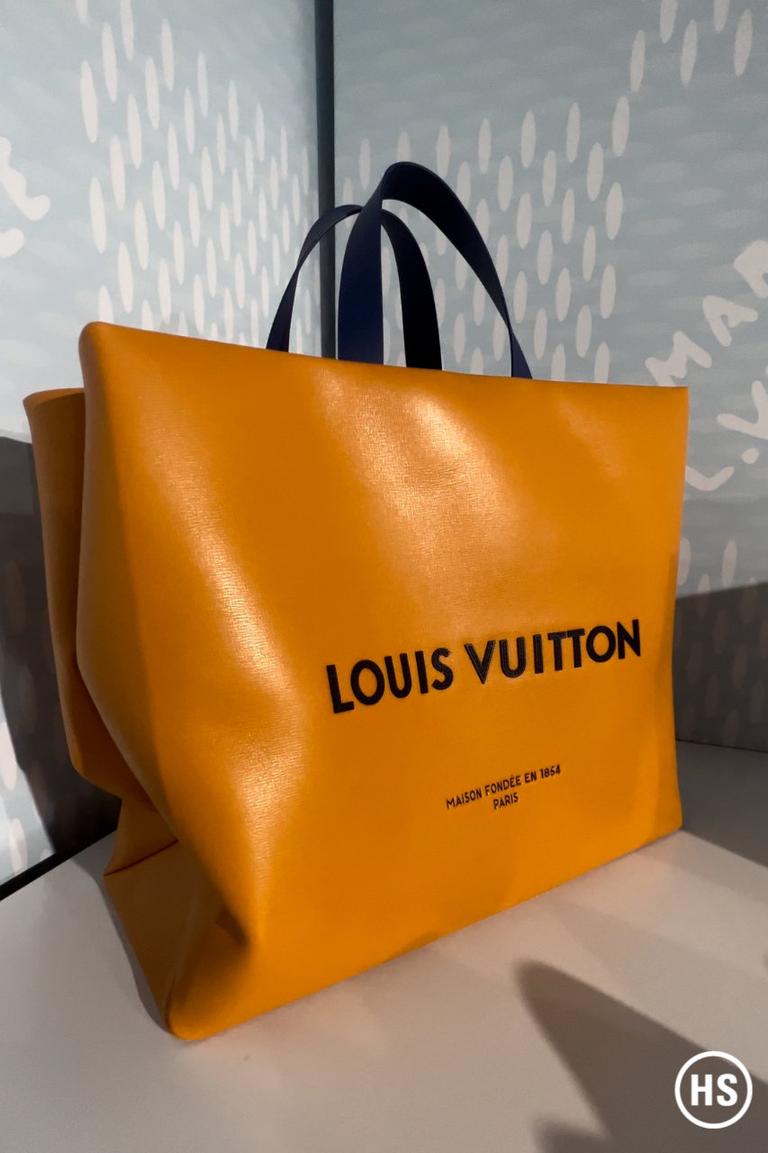 Sold at Auction: Louis Vuitton, LOUIS VUITTON Keychain LV FORTUNE
