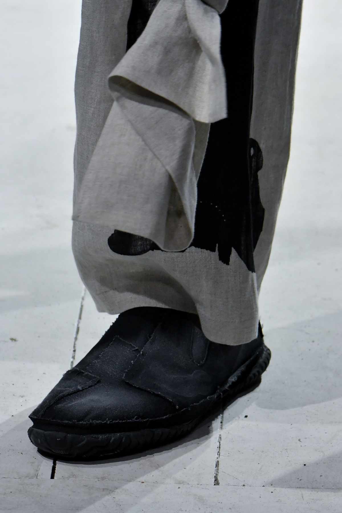 All the Details From Yohji Yamamoto's SS24 Runway Collection