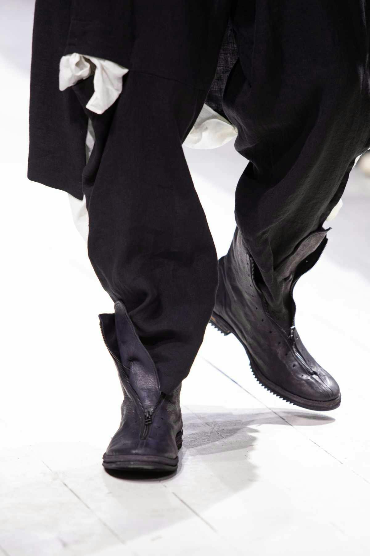 All the Details From Yohji Yamamoto's SS24 Runway Collection