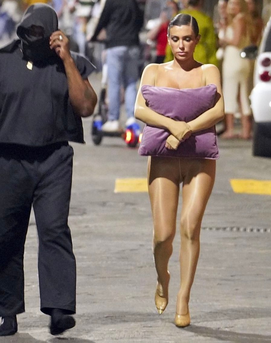 Kanye "Ye" West & wife Bianca Censori wear all-black & nearly-nude outfits respectively as they walk in Venice, Italy