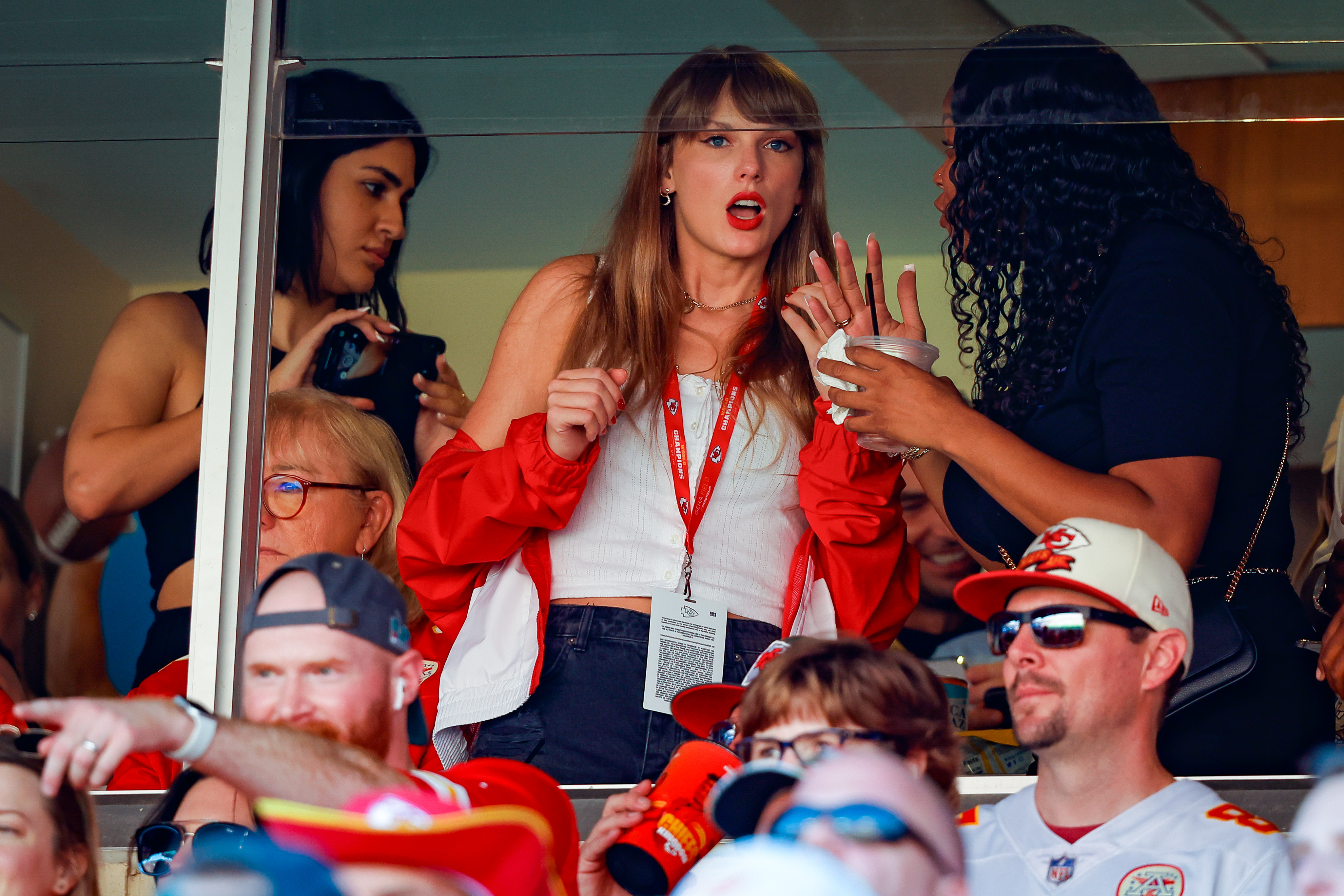 Taylor Swift seen at Travis Kelce's Kansas City Chiefs football game wearing New Balance 550 sneakers