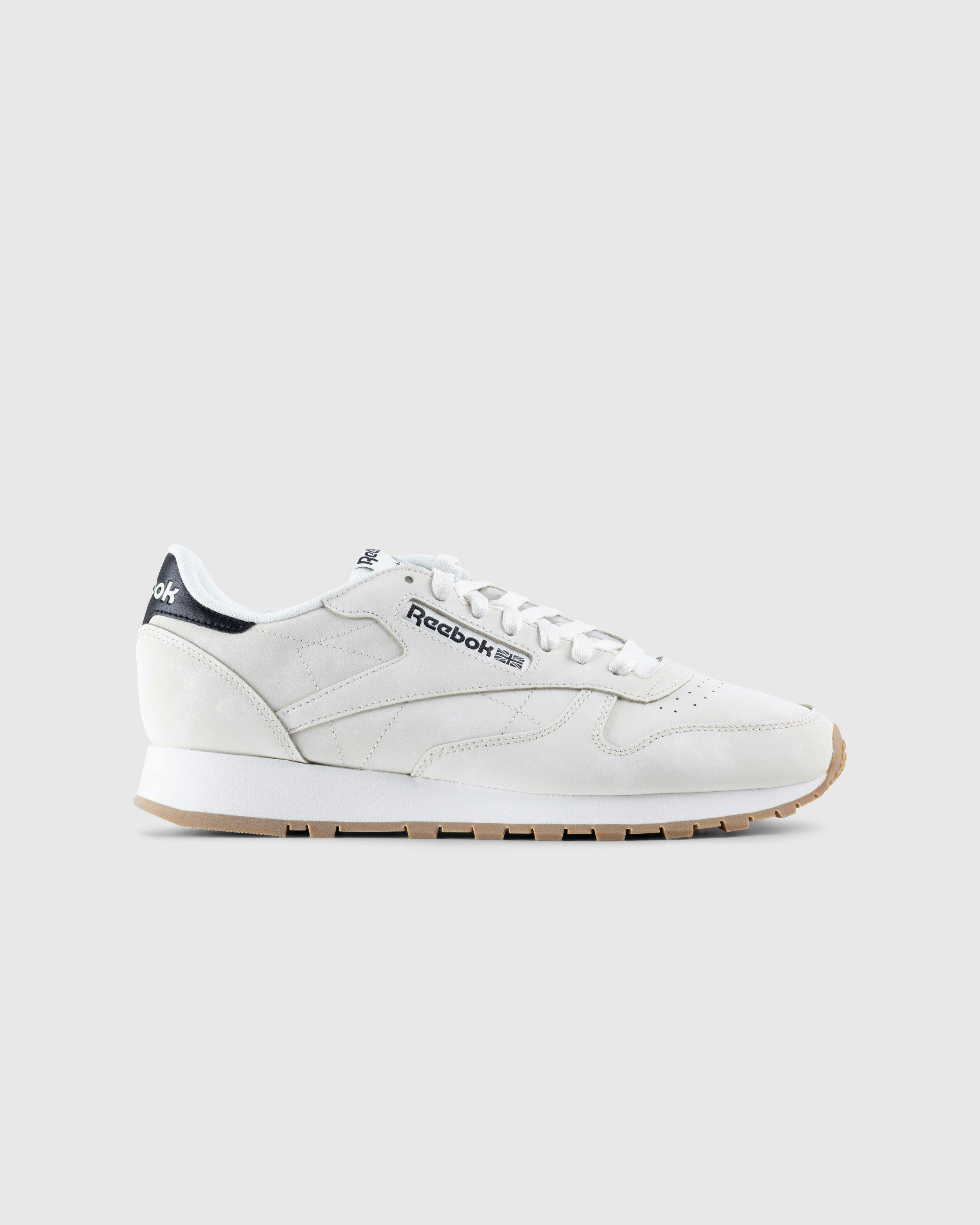 Reebok - CLASSIC LEATHER - Footwear - White - Image 1