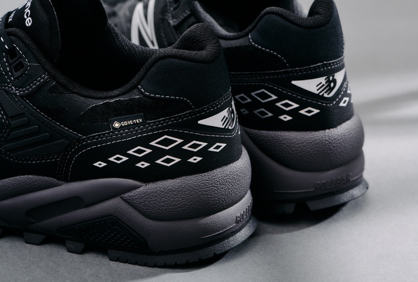 Detailed photographs of GORE-TEX New Balance 580 sneakers designed by Mita Sneakers, MASTERPIECE SOUND & Hombre Niño