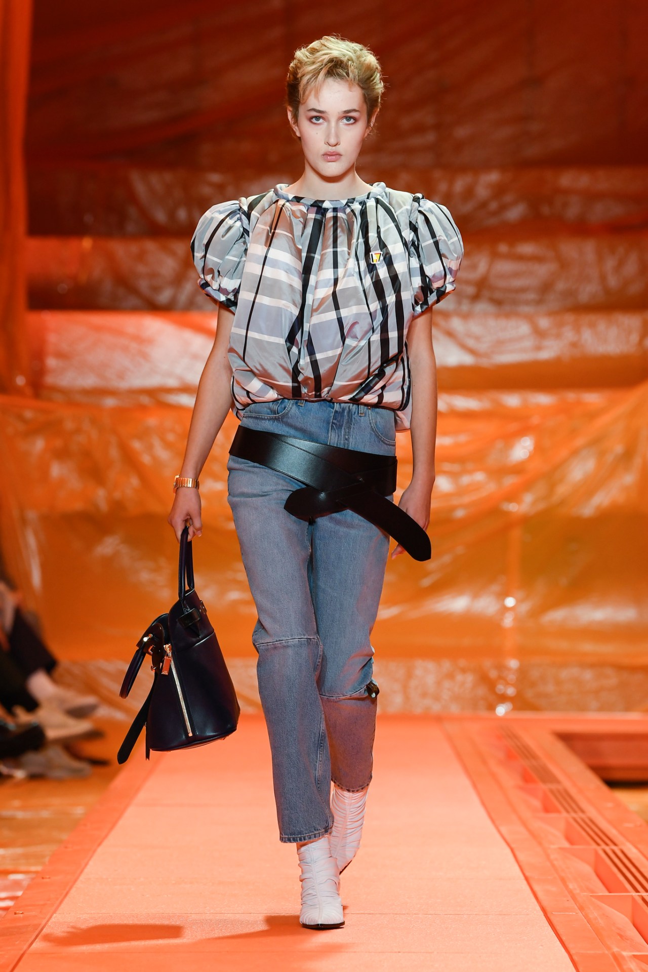 Nicolas Ghesquière offers volumes and prints for Louis Vuitton SS24 -  HIGHXTAR.