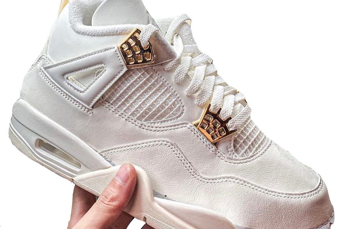 AIR JORDAN 4 –