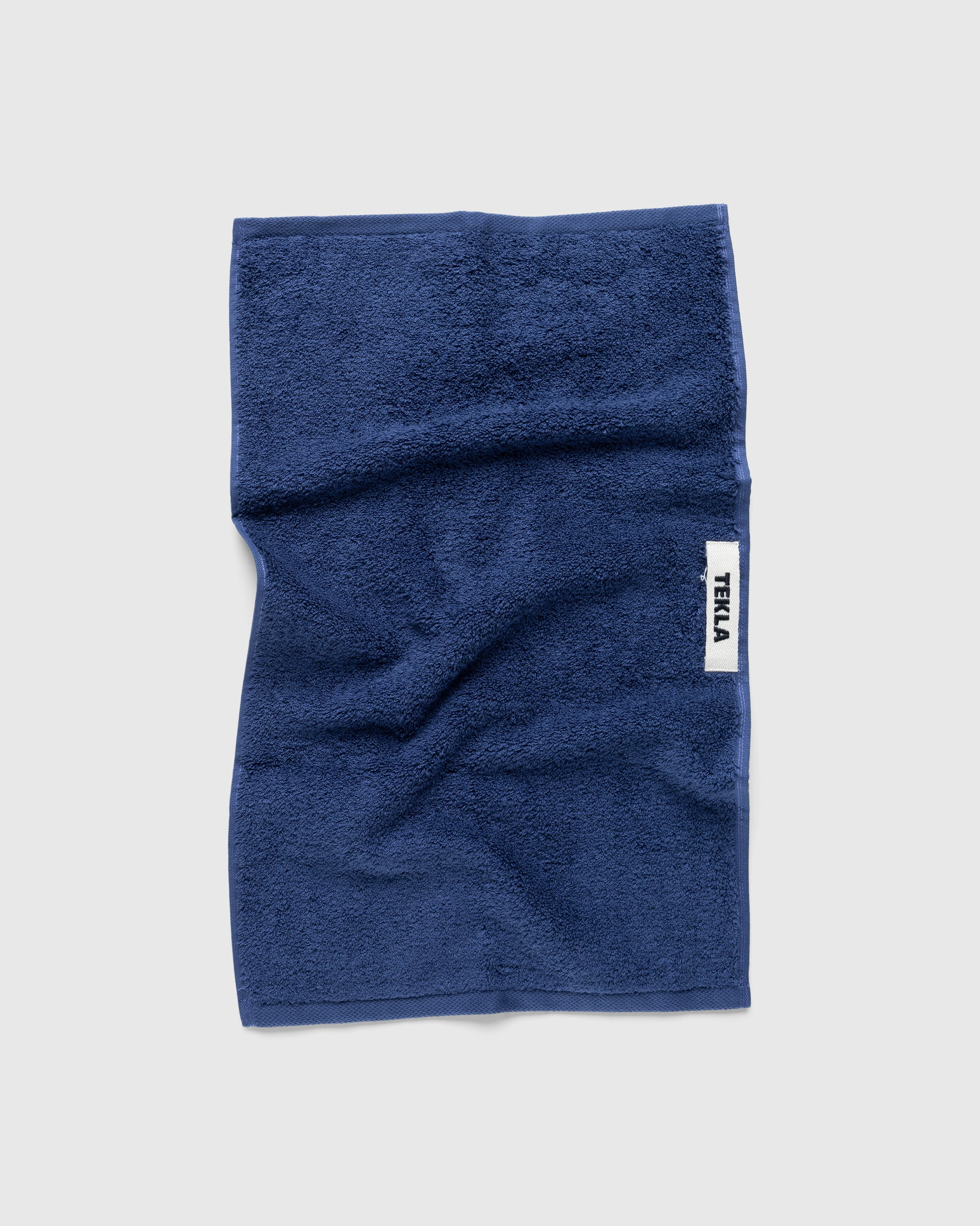 Tekla - Guest Towel 30x50 Navy - Lifestyle - Blue - Image 1