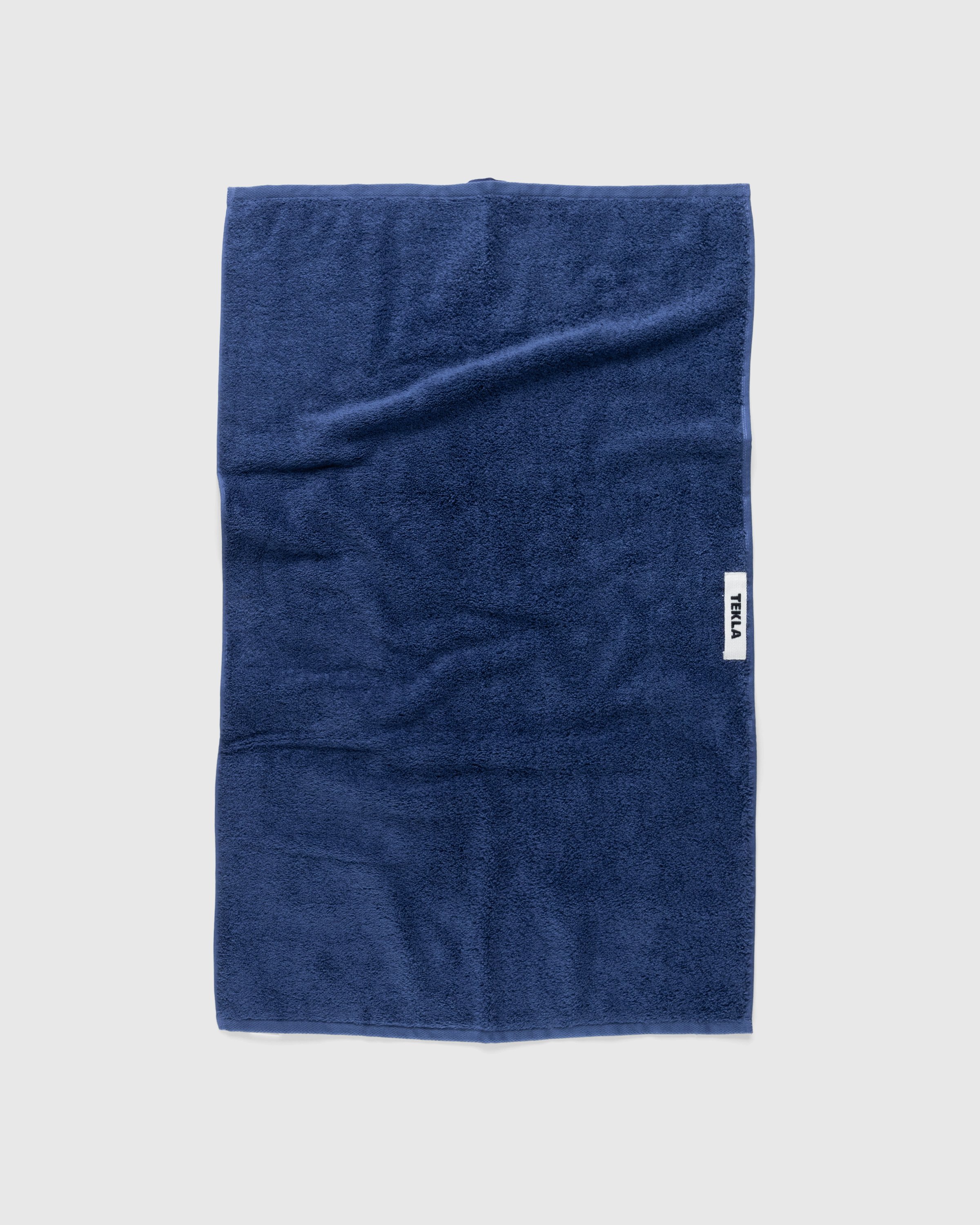 Tekla - Hand Towel 50x80 Navy - Lifestyle - Blue - Image 1