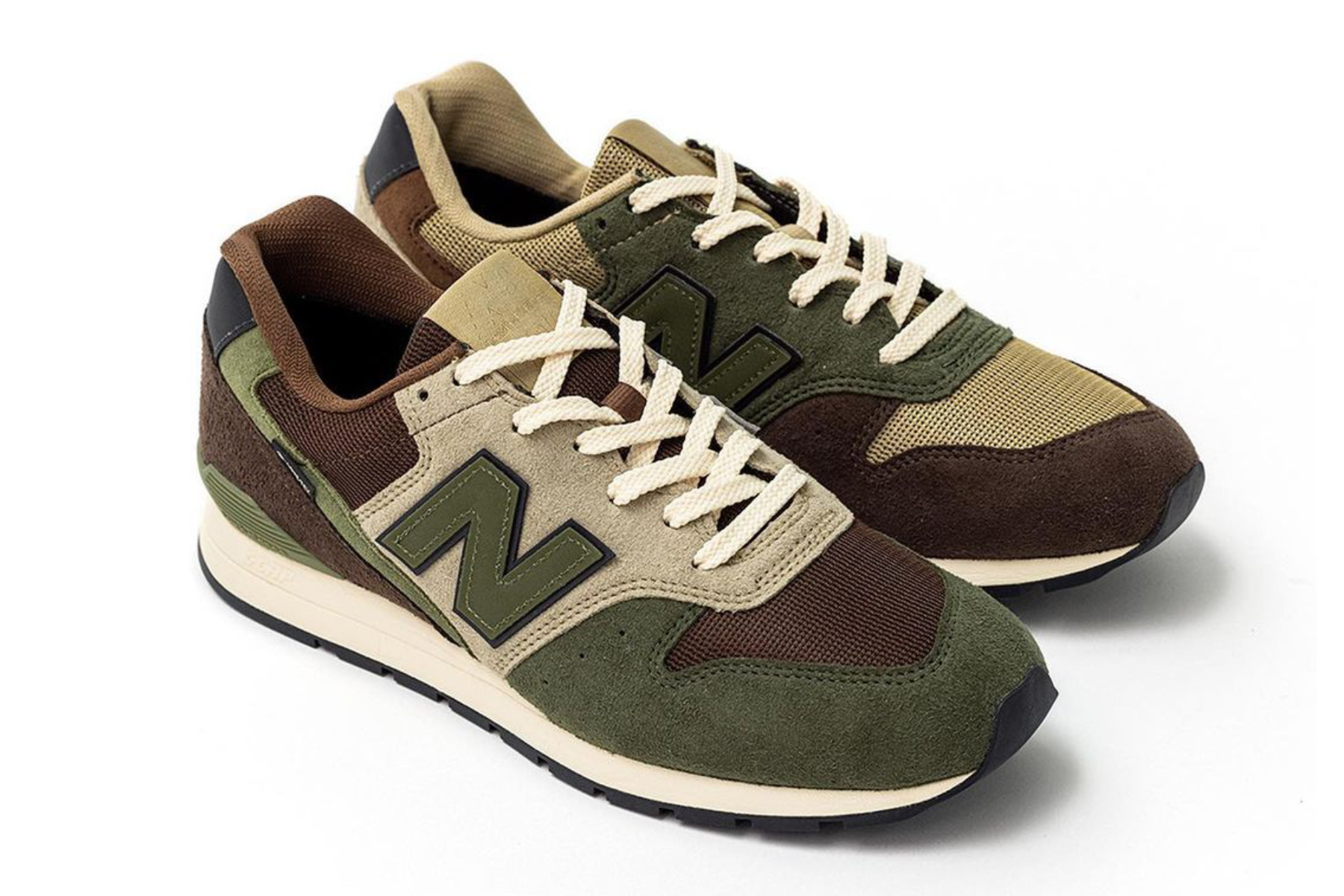 BEAMS' New Balance 996 is a perfectly autumnal GORE-TEX take on a heritage sneaker.