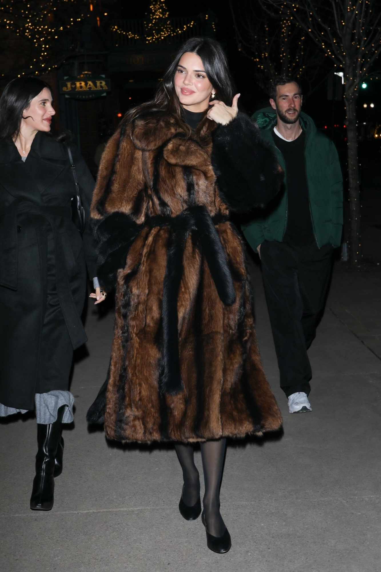 Kendall Jenner wears Phoebe Philo & JW Anderson outerwear out in Aspen during a Christmas 2023 trip