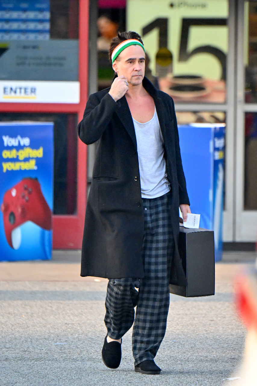 Colin Farrell wearing slippers 2024.